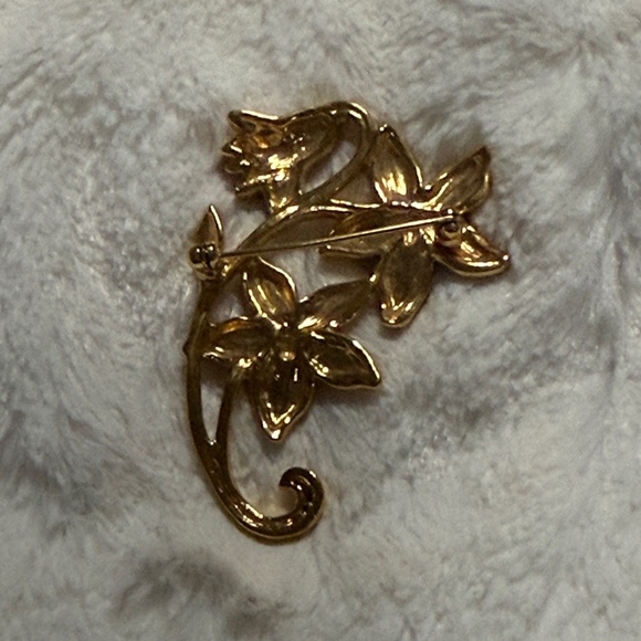 Vintage Avon Gold Tone Seasonal Bouquet Brooch - Picture 3 of 5